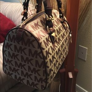 Michael Kors - Purse Monogram Print.
